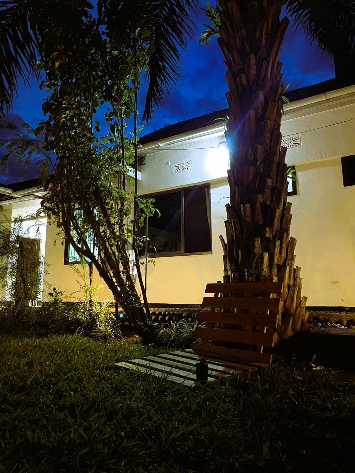 Home Feeling Neneu Lodge Moshi Exterior foto