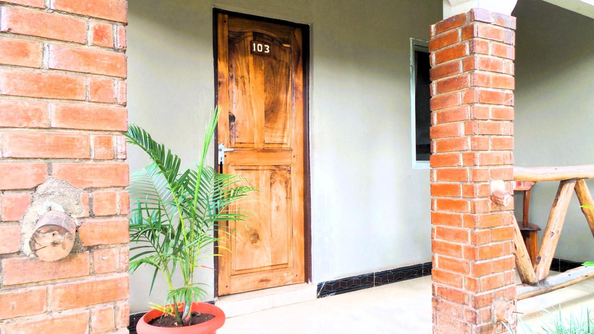 Home Feeling Neneu Lodge Moshi Exterior foto